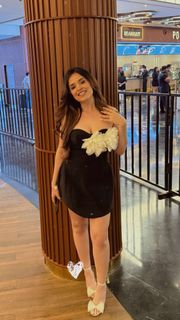 Simran Dhanwani feet photo 18