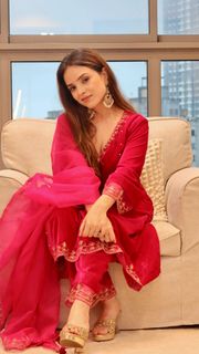 Simran Dhanwani feet photo 15