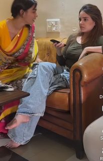 Simran Dhanwani feet photo 5
