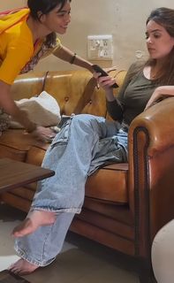 Simran Dhanwani feet photo 4