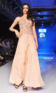 Simran Mundi feet photo 20