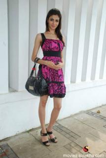 Simran Mundi feet photo 11