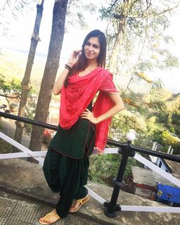 Simran Mundi feet photo 9