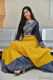 Simrat Kaur feet photo 11