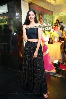 Simrat Kaur feet photo 10