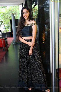 Simrat Kaur feet photo 9
