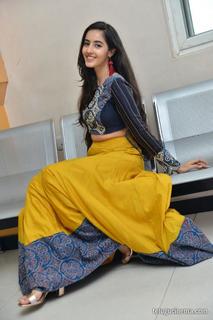 Simrat Kaur feet photo 6