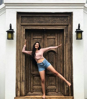 Simrat Kaur feet photo 4