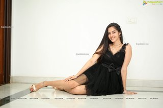 Simrat Kaur feet photo 3