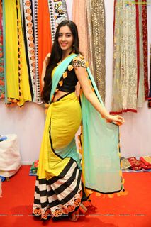 Simrat Kaur feet photo 20