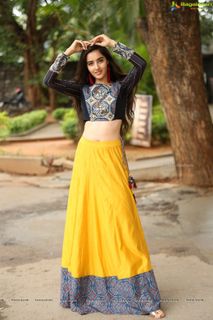 Simrat Kaur feet photo 5