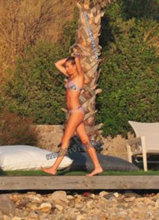 Sinem Kobal feet photo thumbnail