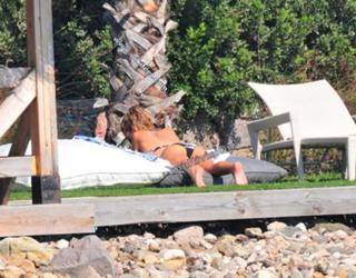 Sinem Kobal feet photo thumbnail