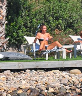 Sinem Kobal feet photo thumbnail