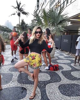 Sinem Kobal feet photo thumbnail