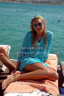 Sinem Kobal feet photo thumbnail