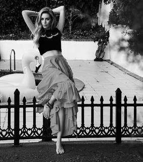 Sinem Kobal feet photo thumbnail