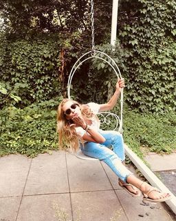 Sinem Kobal feet photo thumbnail