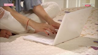 Sinem Kobal feet photo thumbnail