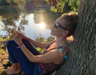 Sinem Kobal feet photo thumbnail