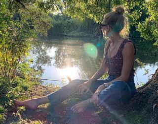 Sinem Kobal feet photo thumbnail