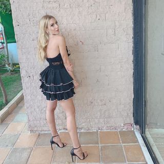 Sinem Kobal feet photo thumbnail