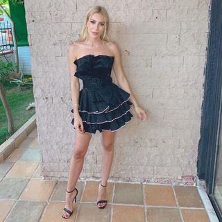 Sinem Kobal feet photo thumbnail