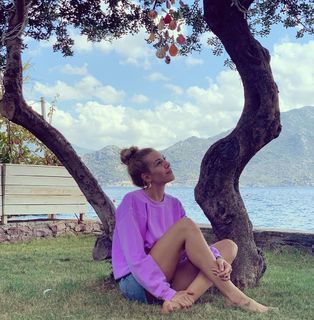 Sinem Kobal feet photo thumbnail