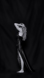 Sinem Kobal feet photo thumbnail