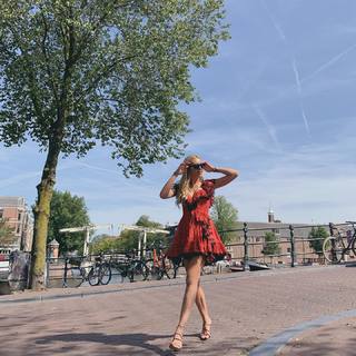 Sinem Kobal feet photo thumbnail