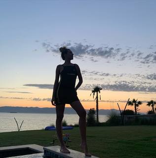 Sinem Kobal feet photo thumbnail