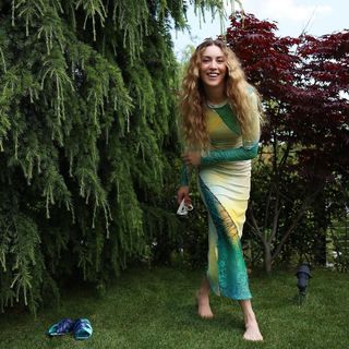 Sinem Kobal feet photo thumbnail