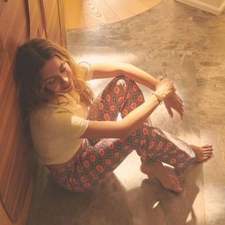 Sinem Kobal feet photo thumbnail