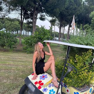 Sinem Kobal feet photo thumbnail