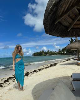 Sinem Kobal feet photo thumbnail