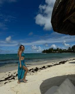 Sinem Kobal feet photo thumbnail