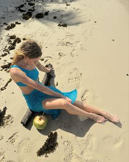 Sinem Kobal feet photo thumbnail