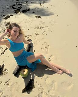 Sinem Kobal feet photo thumbnail