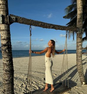 Sinem Kobal feet photo thumbnail