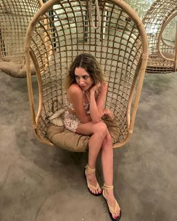 Sinem Kobal feet photo thumbnail