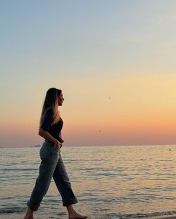 Sinem Kobal feet photo thumbnail