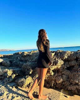 Sinem Kobal feet photo thumbnail