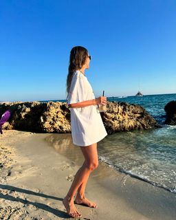 Sinem Kobal feet photo thumbnail