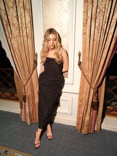 Sinem Kobal feet photo 14