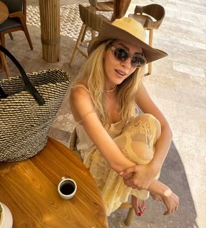 Sinem Kobal feet photo 10