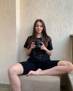 Sinem Özgür feet photo thumbnail