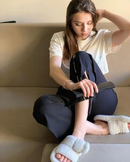Sinem Özgür feet photo thumbnail