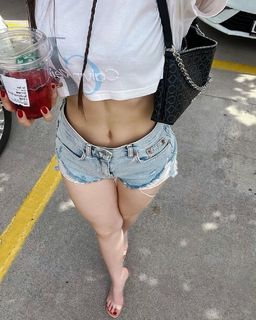 Sinem Özgür feet photo thumbnail