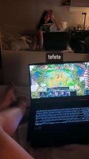 Sinem Özgür feet photo thumbnail