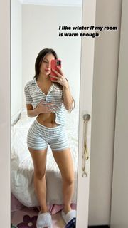 Sinem Özgür feet photo thumbnail